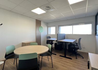 Espace Bureau réglable en hauteur avec table de réunion