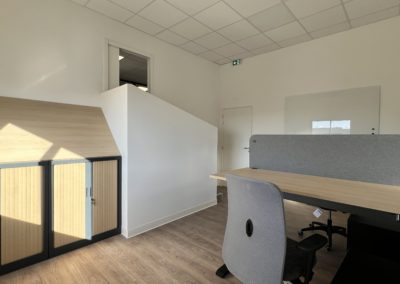 Espace bureau des techniciens Bureau réglable en hauteur