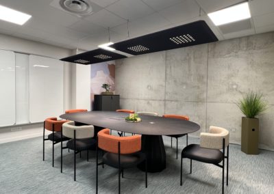 Espace salle de réunion avec fauteuils design
