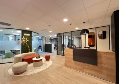 Espace attente et accueil mur végétal stabilisé